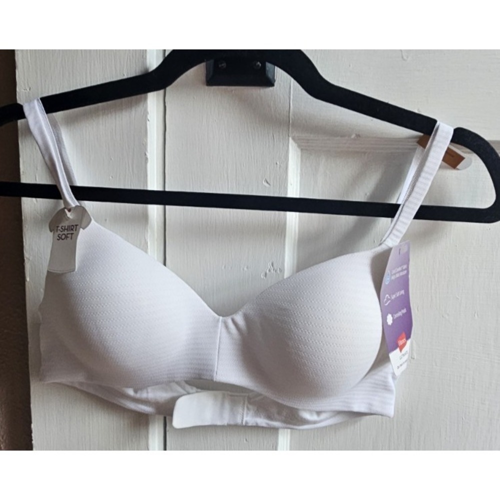 NWT HANES cool comfort super T shirt soft lining ultimate wireless bra 34A
